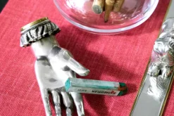 Dekorationsdetaljer|Tenndekorationer*Estrid Ericson Brevtyngd Sigill Hand