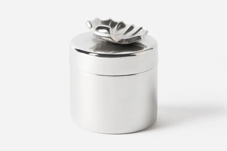 Dekorationsdetaljer|Tenndekorationer*Svenskt Tenn Burk Snäcka