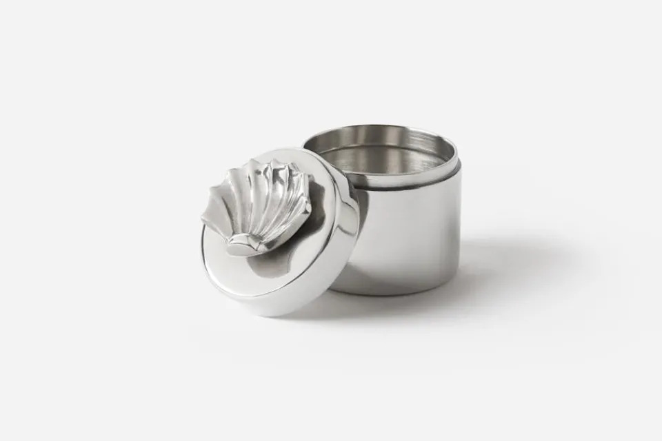 Dekorationsdetaljer|Tenndekorationer*Svenskt Tenn Burk Snäcka