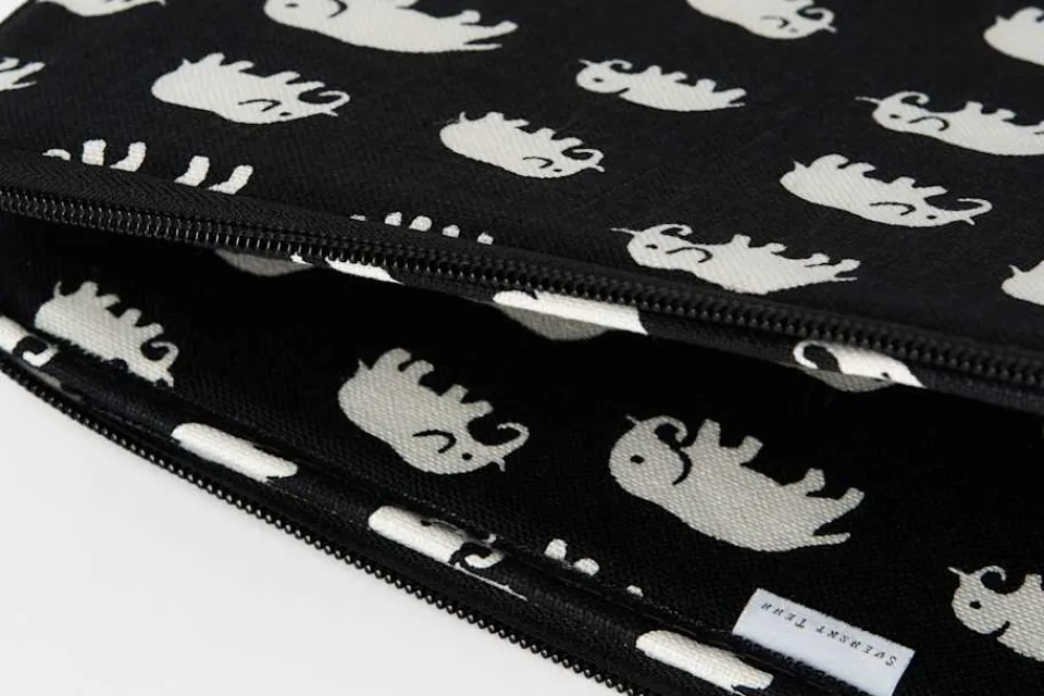 Väskor*Estrid Ericson/Svenskt Tenn Datorfodral Elefant Svart