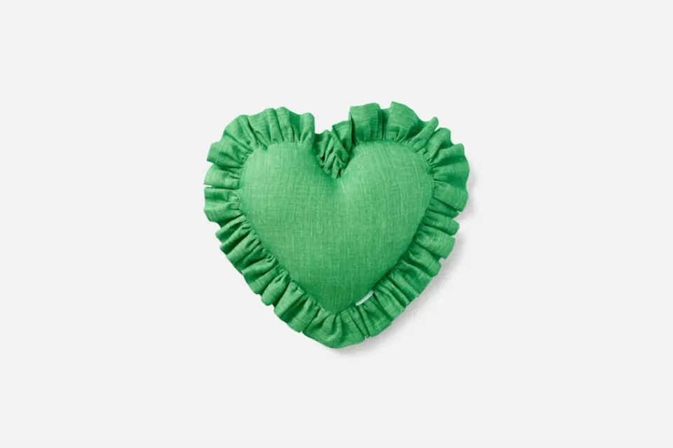 Kuddar*Svenskt Tenn Kudde Hjärta med Volang Jadegrön