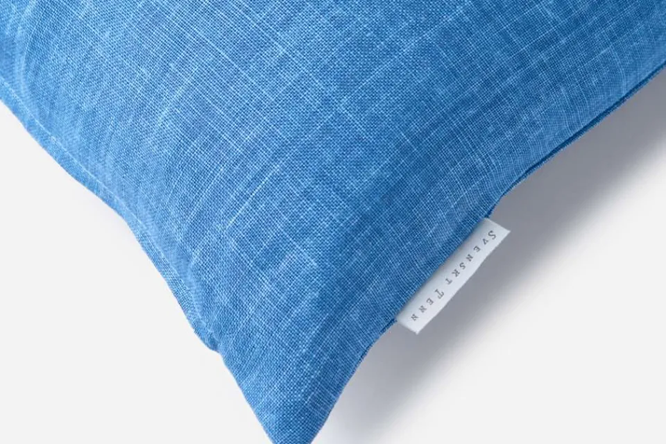 Kuddar*Svenskt Tenn Kudde Lin Påfågelblå