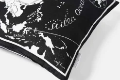 Kuddar*Josef Frank/Svenskt Tenn Kudde Världskarta Svart