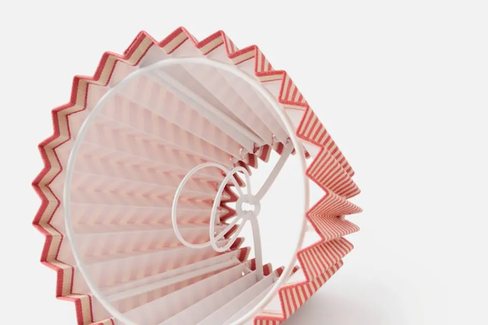 Lampskärmar*Helene Blanche Svenskt Tenn Lampskärm Plisserad Bomull Lin, Moiré Stripe, Scarlet