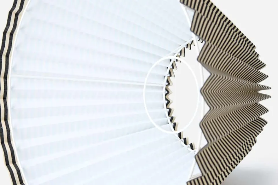 Lampskärmar*Helene Blanche Svenskt Tenn Lampskärm Plisserad Moiré Stripe, Ebony