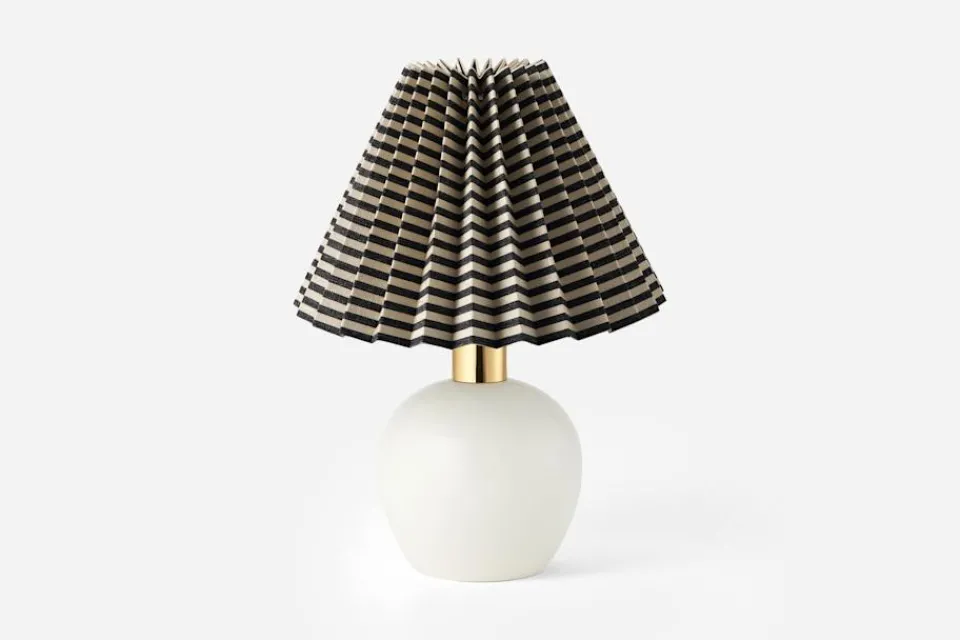 Lampskärmar*Helene Blanche Svenskt Tenn Lampskärm Plisserad Bomull Lin, Moiré Stripe, Ebony