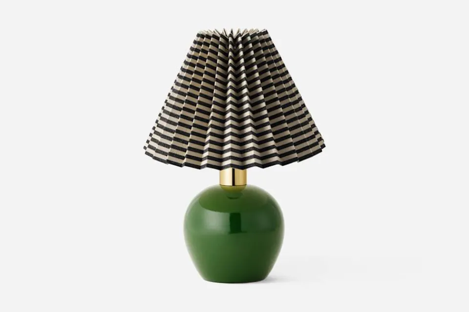 Lampskärmar*Helene Blanche Svenskt Tenn Lampskärm Plisserad Bomull Lin, Moiré Stripe, Ebony