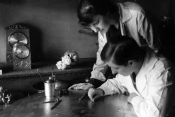 Ljusstakar & Ljuslyktor|Tennljusstakar*Josef Frank Ljusstake Tenn Sten Rökkvarts