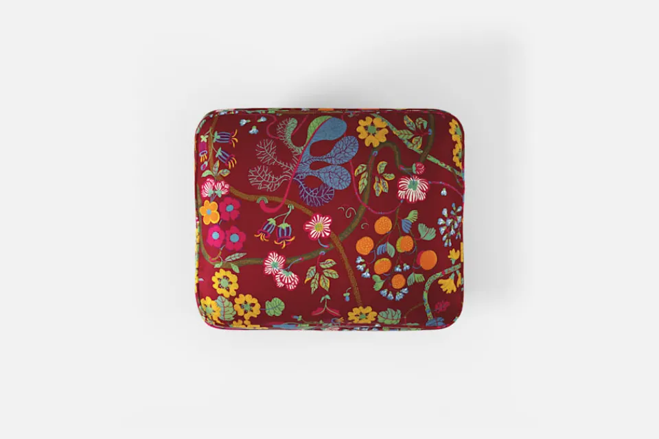 Pallar & Puffar*Josef Frank Pall 568 Baranquilla, Vinröd