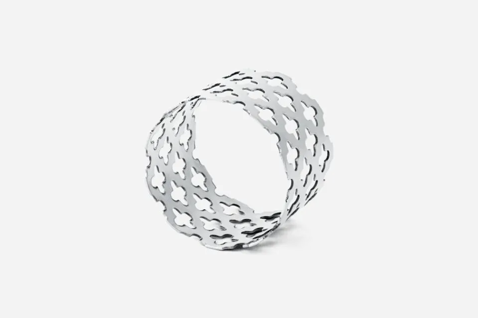 Servetter & Servettställ|Dukningsdetaljer*Sara Szyber Servettring Klöver