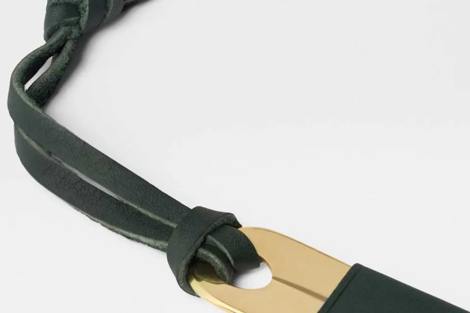 Dekorationsdetaljer*Daniel Enoksson Skohorn Adjö Grön