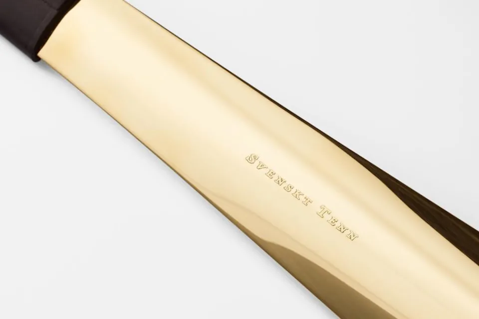 Dekorationsdetaljer*Daniel Enoksson Skohorn Adjö Brun