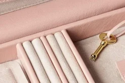 Smyckesförvaring*Svenskt Tenn Smyckeskrin Präglat Skinn Rosa