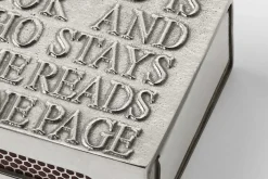 Ljus & Tillbehör|Dekorationsdetaljer*Svenskt Tenn Tändsticksask The World Is A Book