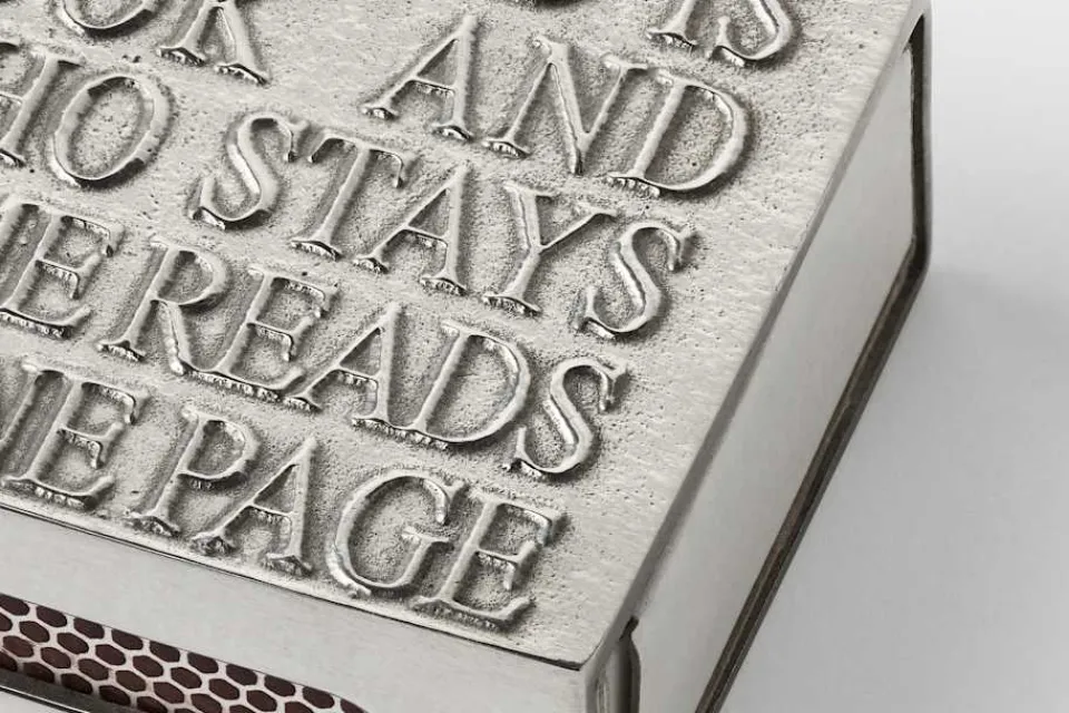 Ljus & Tillbehör|Dekorationsdetaljer*Svenskt Tenn Tändsticksask The World Is A Book